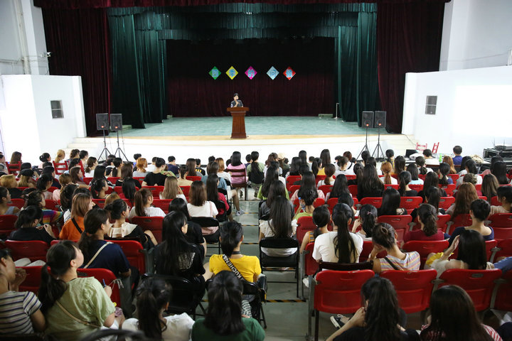 9月10日下午，晋艳影法官走进湖北艺术职业学院，举办开学季大学生法律课堂讲座.jpg