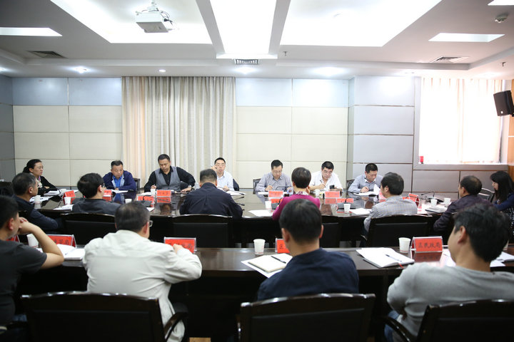 4月27日，洪山区召开“基本解决执行难”工作部署会.jpg