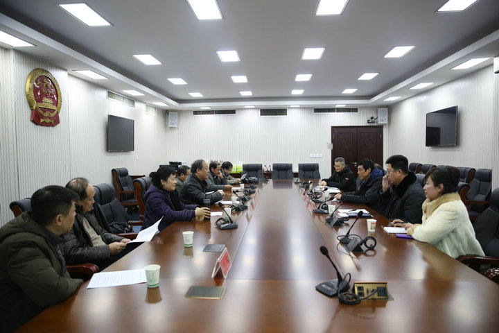 1月5日下午，省高院信访工作处及市法院立案二庭的领导来我院指导律师代理申诉试点工作 .JPG
