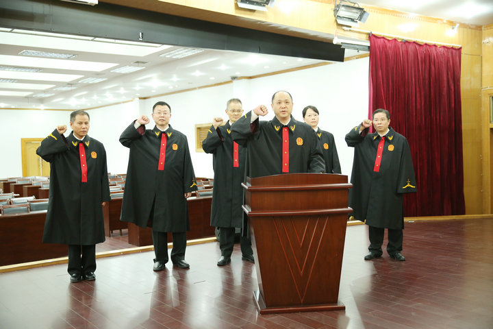 8月30日下午，我院新任职人员举行宪法宣誓.jpg